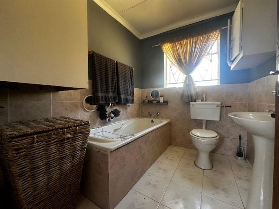 5 Bedroom Property for Sale in Wilgehof Free State